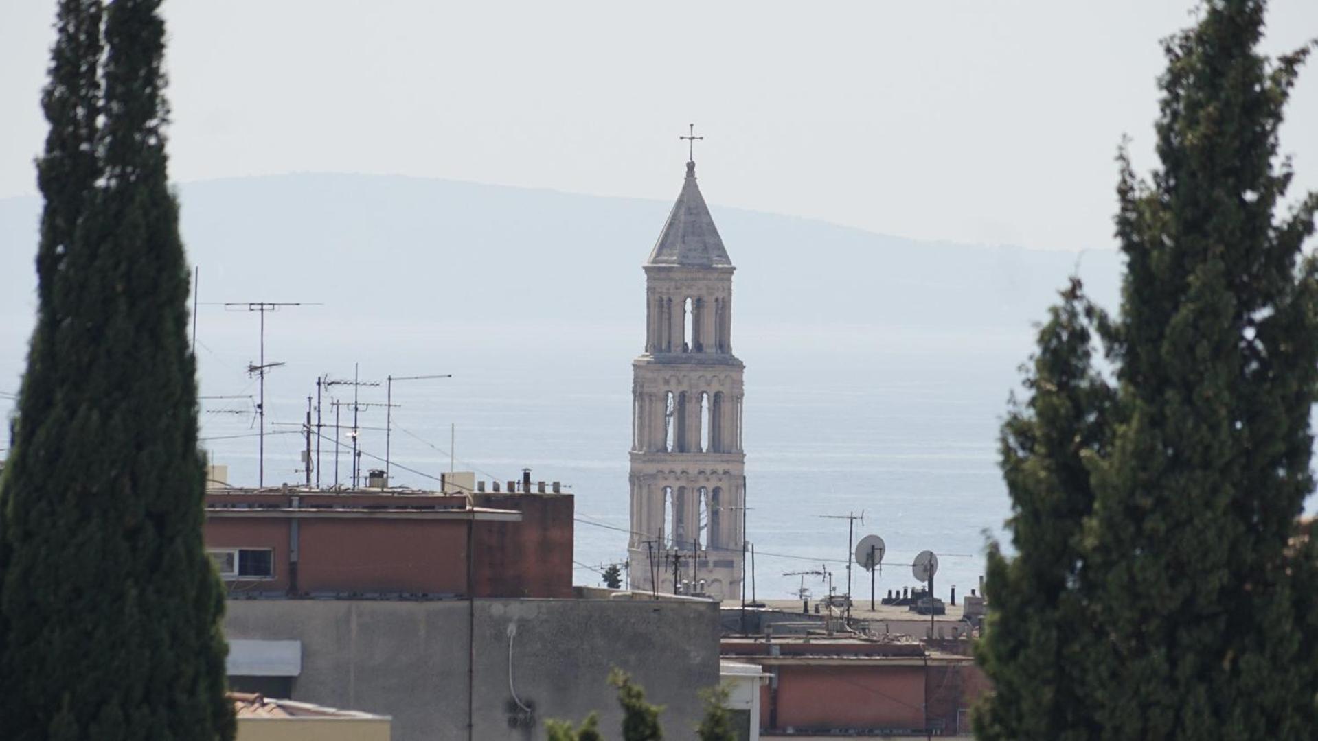 Holidays 14 * Split